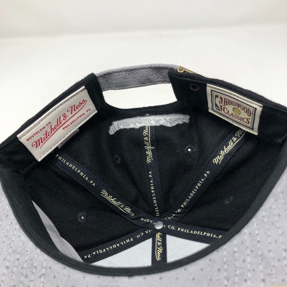 Chicago Bulls Mitchell & Ness Strapback Hat Cap - Picture 6 of 6